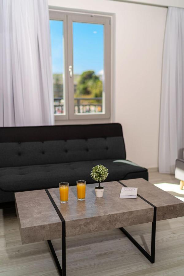 White&Gray Apartment Rethymno  ภายนอก รูปภาพ